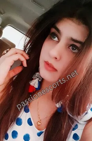 Binavsha in a polka dot top in the car