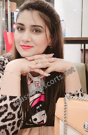 Chitra, 21, call girl in UB City, Bangalore